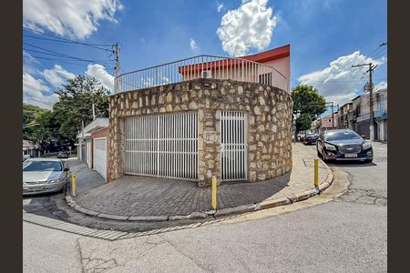 Casa à venda com 150m², 3 quartos e 2 vagas Casa à venda com 150m², 3 quartos e 2 vagasFachada