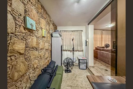 Casa à venda com 150m², 3 quartos e 2 vagas Casa à venda com 150m², 3 quartos e 2 vagasEscritório