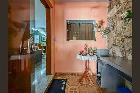 Casa à venda com 150m², 3 quartos e 2 vagas Casa à venda com 150m², 3 quartos e 2 vagasHall