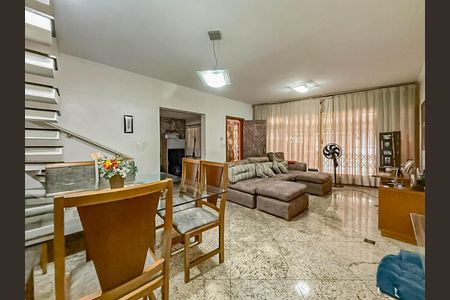 Sala de casa à venda com 3 quartos, 150m² em Jardim Patente, São Paulo