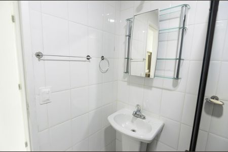 Apartamento para alugar com 100m², 2 quartos e 1 vaga Apartamento para alugar com 100m², 2 quartos e 1 vagaBanheiro da Suíte 2