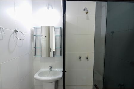 Apartamento para alugar com 100m², 2 quartos e 1 vaga Apartamento para alugar com 100m², 2 quartos e 1 vagaBanheiro da Suíte 1