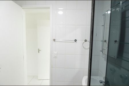 Apartamento para alugar com 100m², 2 quartos e 1 vaga Apartamento para alugar com 100m², 2 quartos e 1 vagaBanheiro da Suíte 2