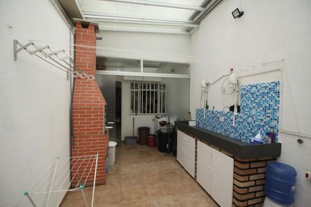 Casa à venda com 90m², 3 quartos e 2 vagasChurrasqueira