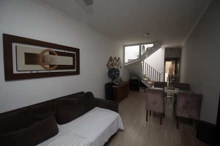 Casa à venda com 90m², 3 quartos e 2 vagasSala