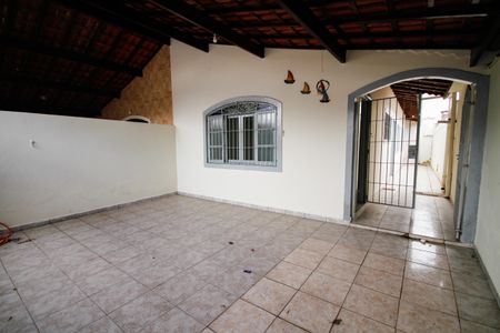 Garagem de casa para alugar com 2 quartos, 110m² em Vilamar, Praia Grande