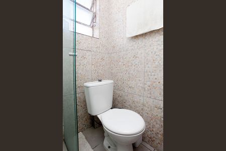 Banheiro de apartamento à venda com 1 quarto, 30m² em Azenha, Porto Alegre