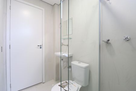 Banheiro de kitnet/studio para alugar com 1 quarto, 30m² em Barra Funda, São Paulo