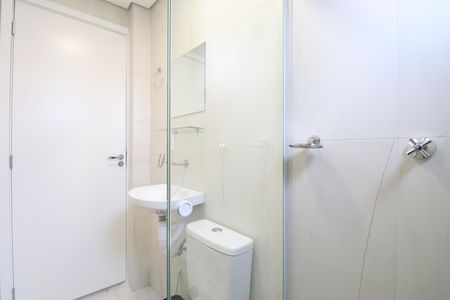 Banheiro de kitnet/studio para alugar com 1 quarto, 20m² em Barra Funda, São Paulo