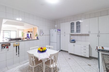 Casa à venda com 184m², 3 quartos e 6 vagas Casa à venda com 184m², 3 quartos e 6 vagasCozinha