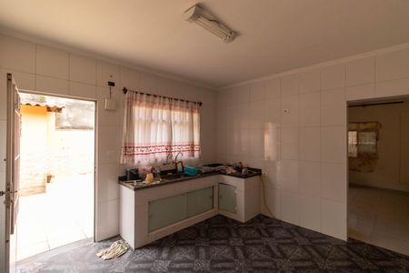 Casa para alugar com 250m², 2 quartos e 2 vagasCozinha 