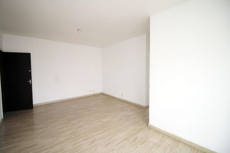 Apartamento para alugar com 100m², 2 quartos e 1 vagaSala