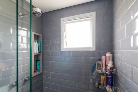 Apartamento à venda com 68m², 2 quartos e 2 vagasBanheiro da suíte