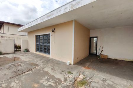 Casa à venda com 200m², 3 quartos e 2 vagas Casa à venda com 200m², 3 quartos e 2 vagasQuintal