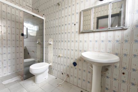 Casa à venda com 200m², 3 quartos e 2 vagas Casa à venda com 200m², 3 quartos e 2 vagasBanheiro Suíte