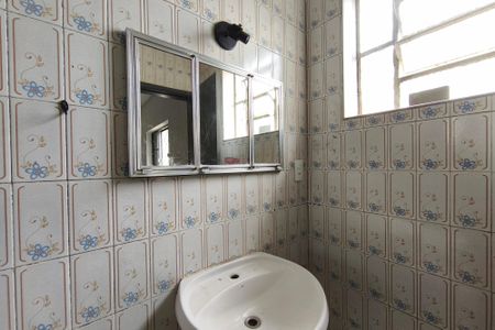 Casa à venda com 200m², 3 quartos e 2 vagas Casa à venda com 200m², 3 quartos e 2 vagasBanheiro Suíte