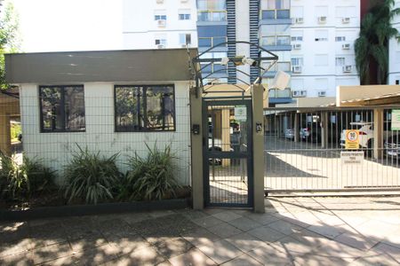 Apartamento à venda com 94m², 3 quartos e 1 vaga Apartamento à venda com 94m², 3 quartos e 1 vagaFachada e portaria