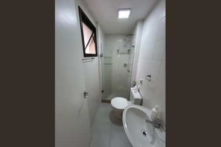 Banheiro de apartamento para alugar com 3 quartos, 69m² em Barra Olímpica, Rio de Janeiro