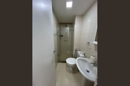 Banheiro de apartamento para alugar com 3 quartos, 69m² em Barra Olímpica, Rio de Janeiro