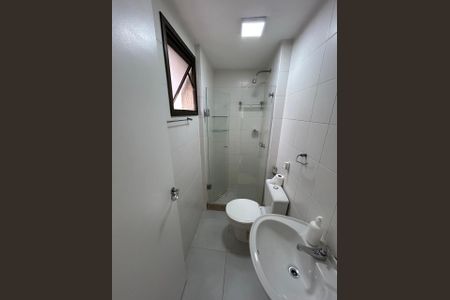 Banheiro de apartamento para alugar com 3 quartos, 69m² em Barra Olímpica, Rio de Janeiro