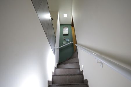 Apartamento à venda com 104m², 2 quartos e 2 vagas Apartamento à venda com 104m², 2 quartos e 2 vagasEscada