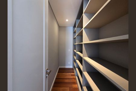 Casa à venda com 550m², 4 quartos e 4 vagasEspaço Segundo Andar