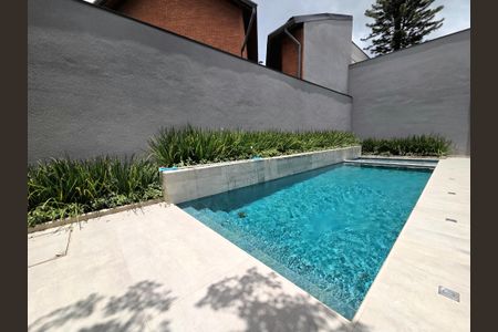 Casa à venda com 550m², 4 quartos e 4 vagasÁrea comum - Piscina