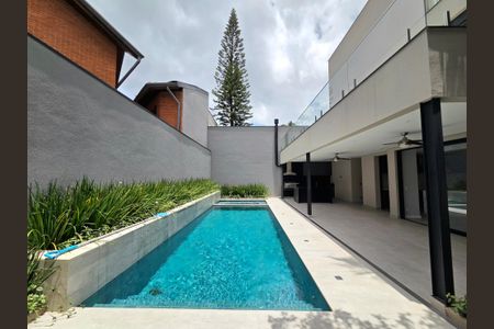 Casa à venda com 550m², 4 quartos e 4 vagasÁrea comum - Piscina