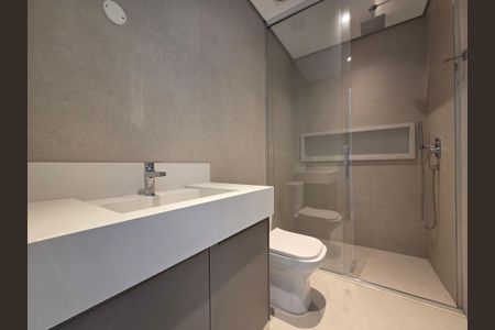 Casa à venda com 550m², 4 quartos e 4 vagasBanheiro da piscina 