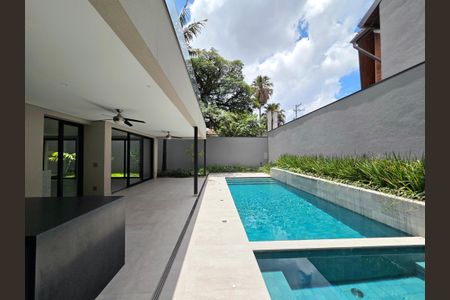 Casa à venda com 550m², 4 quartos e 4 vagasÁrea comum - Piscina