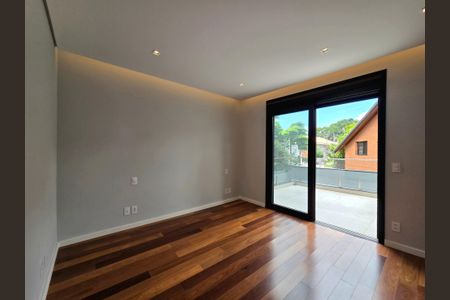 Casa à venda com 550m², 4 quartos e 4 vagasSuíte 2
