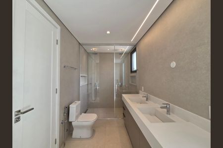 Casa à venda com 550m², 4 quartos e 4 vagasBanheiro da Suíte Master 