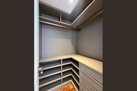 Casa à venda com 550m², 4 quartos e 4 vagasCloset da suíte 2
