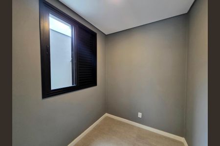 Casa à venda com 550m², 4 quartos e 4 vagasQuarto de Serviço