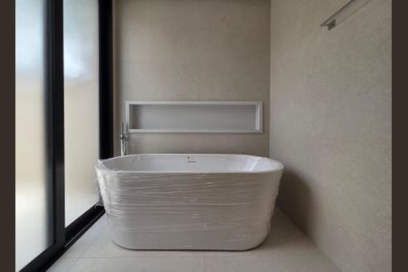 Casa à venda com 550m², 4 quartos e 4 vagasBanheiro da Suíte Master 