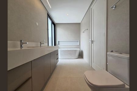 Casa à venda com 550m², 4 quartos e 4 vagasBanheiro da Suíte Master