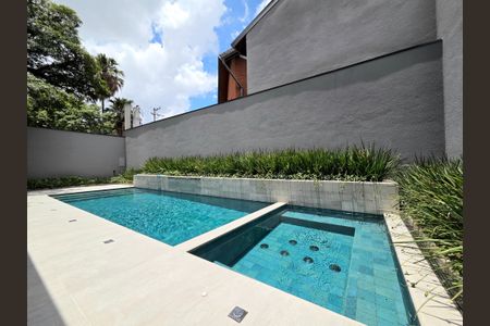 Casa à venda com 550m², 4 quartos e 4 vagasÁrea comum - Piscina