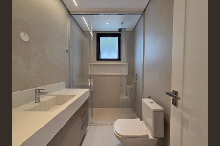 Casa à venda com 550m², 4 quartos e 4 vagasBanheiro da Suíte 2