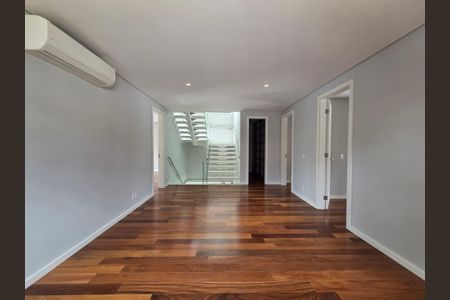Casa à venda com 550m², 4 quartos e 4 vagasSegundo Andar