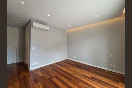 Casa à venda com 550m², 4 quartos e 4 vagasSuíte 2