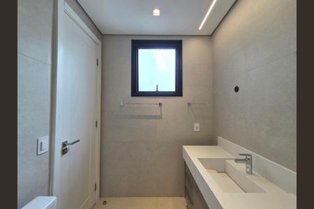 Casa à venda com 550m², 4 quartos e 4 vagasBanheiro da Suíte 1