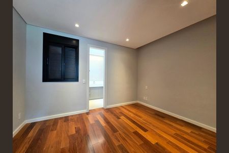 Casa à venda com 550m², 4 quartos e 4 vagasSuíte 1