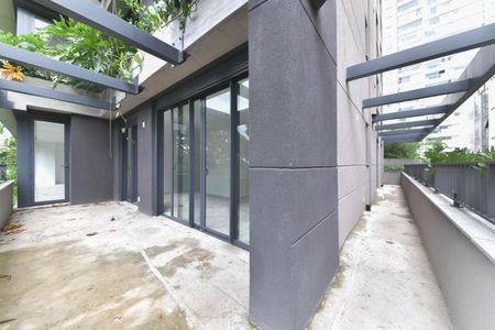 Apartamento à venda com 285m², 3 quartos e 3 vagas Apartamento à venda com 285m², 3 quartos e 3 vagasSuíte 2 - Varanda