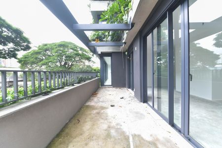 Apartamento à venda com 285m², 3 quartos e 3 vagas Apartamento à venda com 285m², 3 quartos e 3 vagasSuíte 1 - Varanda