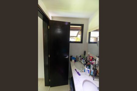 Casa à venda com 193m², 4 quartos e 3 vagas Casa à venda com 193m², 4 quartos e 3 vagasBanheiro da Suíte 1