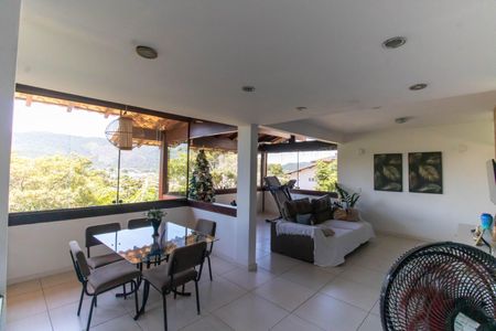 Sala de casa à venda com 4 quartos, 193m² em Itaipu, Niterói