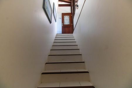 Escada  de casa à venda com 4 quartos, 193m² em Itaipu, Niterói