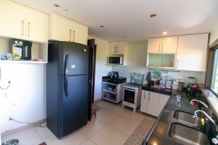 Casa à venda com 193m², 4 quartos e 3 vagas Casa à venda com 193m², 4 quartos e 3 vagasCozinha