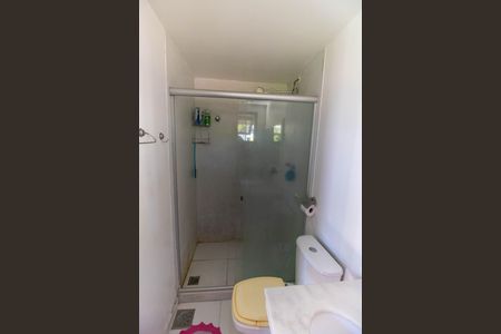 Casa à venda com 193m², 4 quartos e 3 vagas Casa à venda com 193m², 4 quartos e 3 vagasBanheiro da Suíte 2