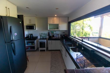 Casa à venda com 193m², 4 quartos e 3 vagas Casa à venda com 193m², 4 quartos e 3 vagasCozinha